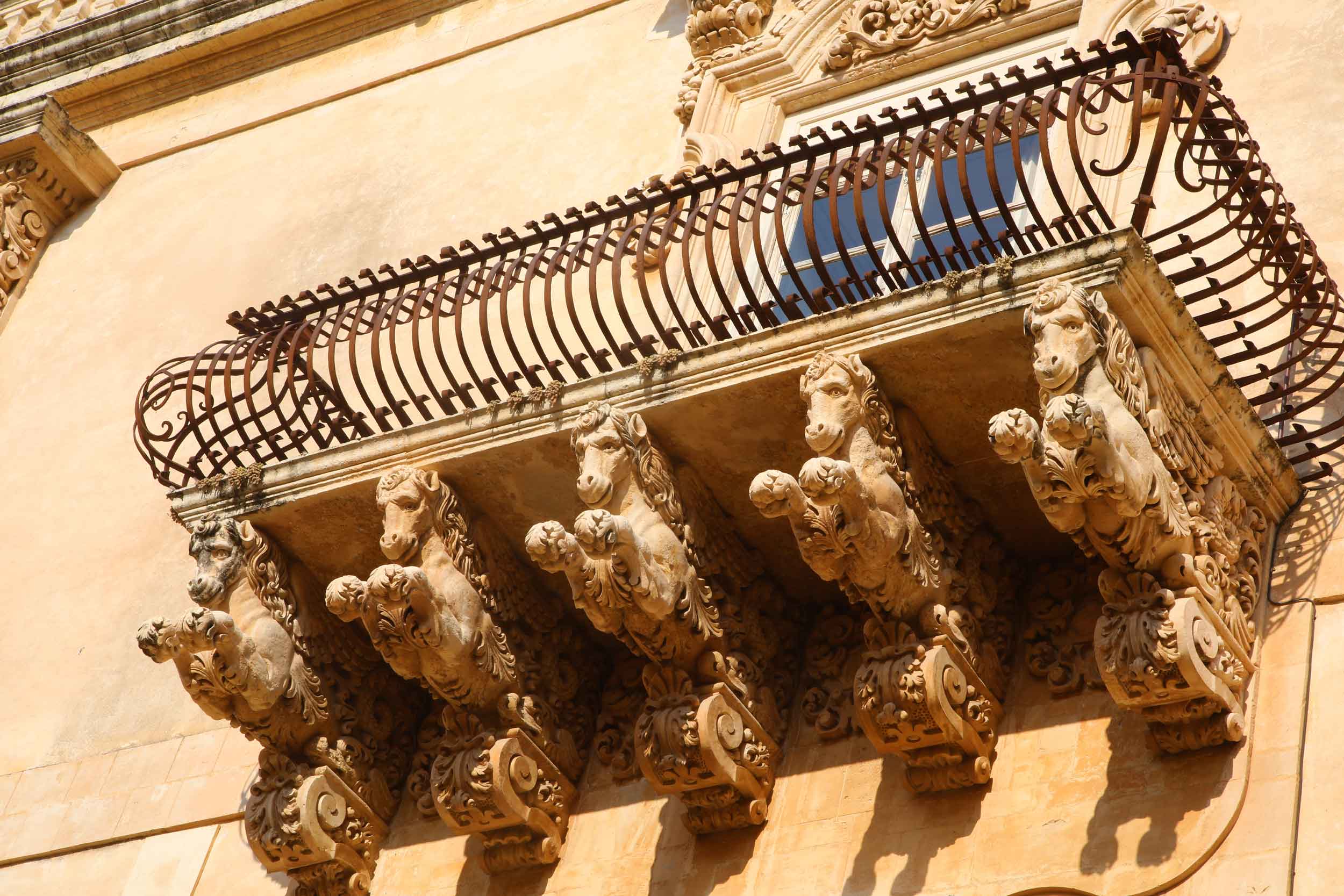 Balcone in stile barocco a Caltagirone