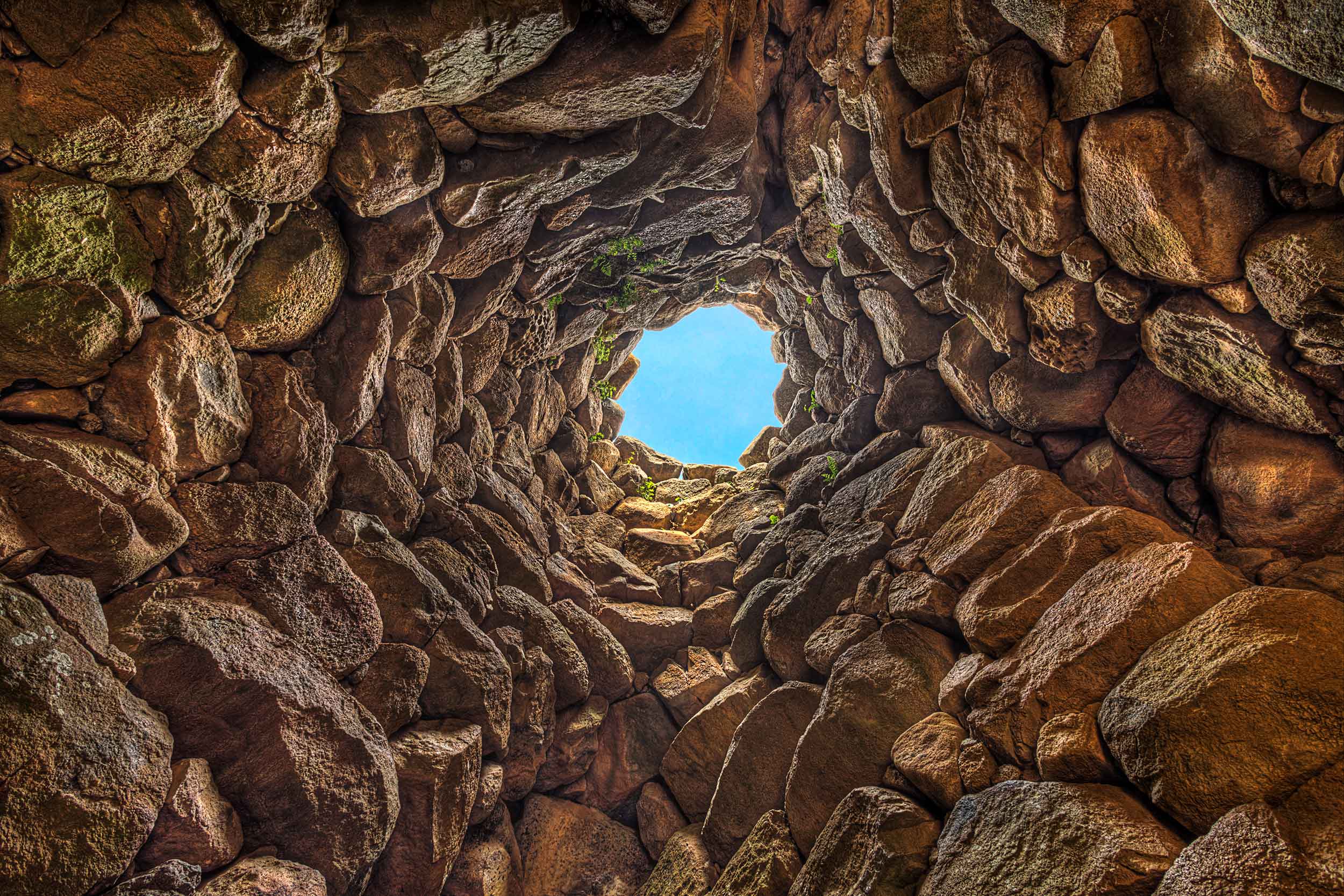 Vista dall'interno di un Nuraghe